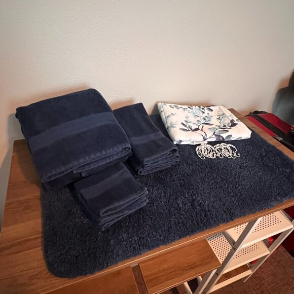 Navy Blue Bathroom Set - Picture 4 of 5